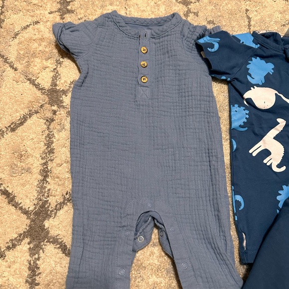 Baby boy onesies ✨💙 - Picture 3 of 3